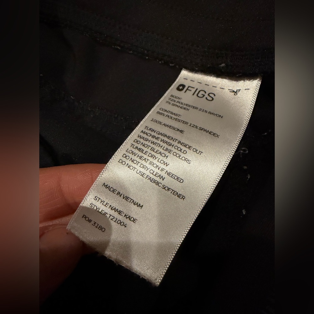 FIGS Women's Kade Cargo Scrub Pants Black Size Medium with Gray Drawstring - Picture 7 of 12